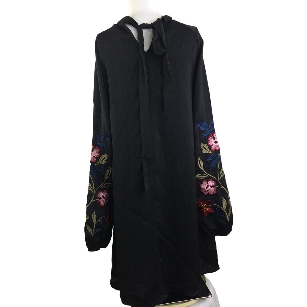 Altar'd state Small dress women embroidered floral keyhole tie floral lined